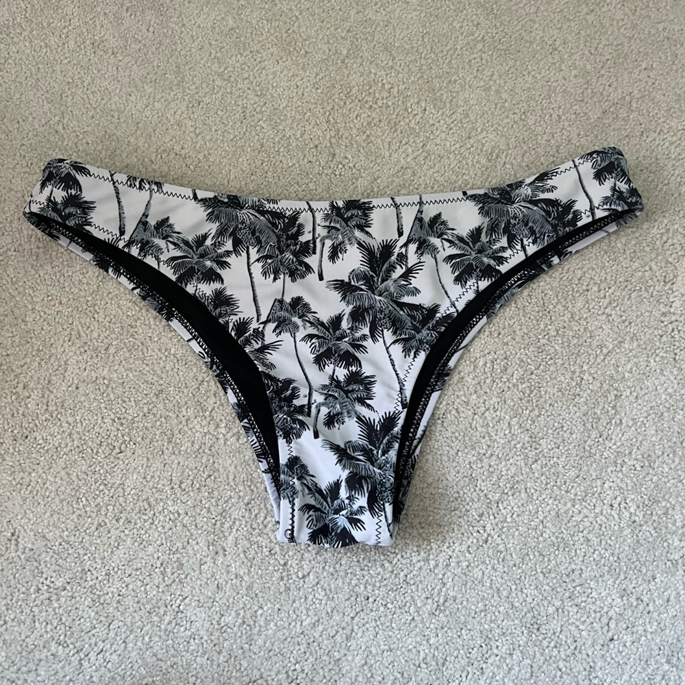 VS SWIM / Size S / B&W Palm Bikini Bottoms